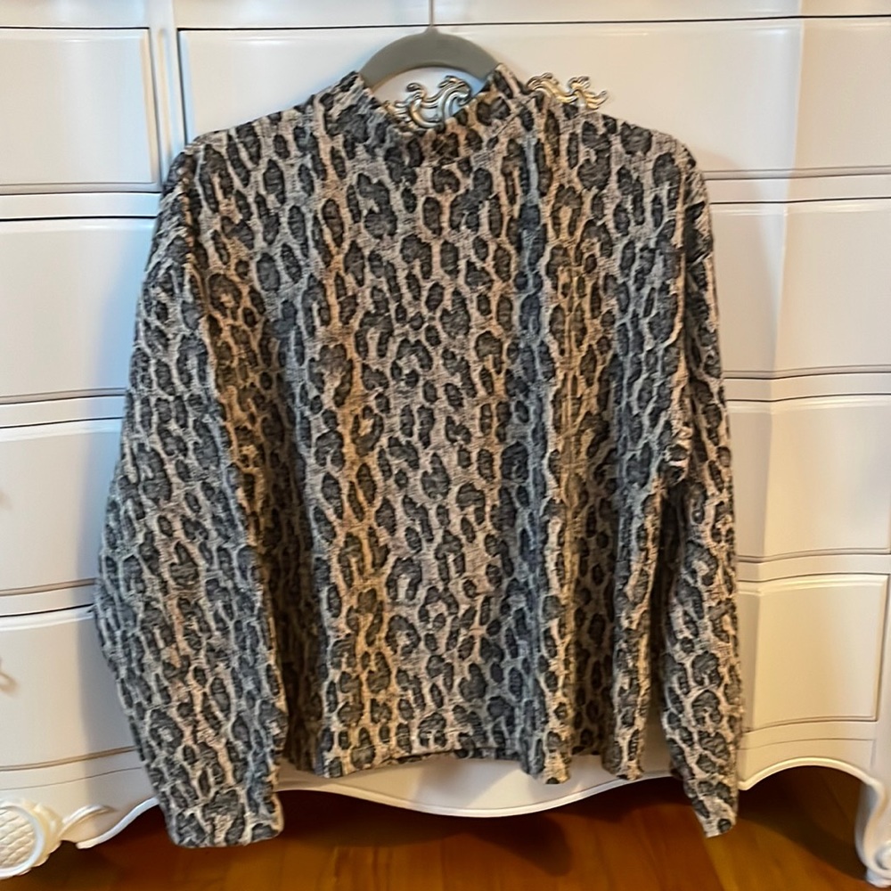 Zara medium gray leopard sweater
